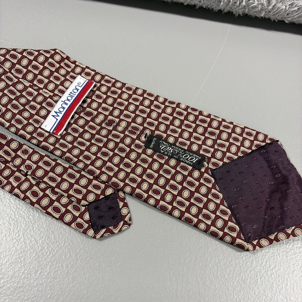 Vintage Manhattan Silk Tie Twenty Italy USA Red Pattern 3.5"